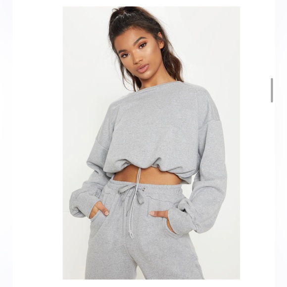PrettyLittleThing cropped grey crewneck - Picture 1 of 2